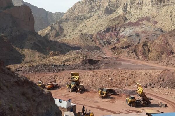 استخراج سنگ آهن هماتیتی منگنزدار آغاز شد
