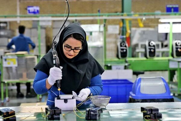 فعال کارگری: عکس یادگاری با لباس کارگری ممنوع