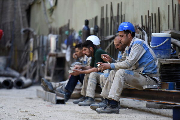 نان کارگران آجر شد/قطعی اضافه‌کاری و پاداش کارگران صنایع