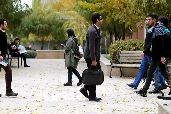 ۱۵درصد از فارغ التحصیلان کارشناسی بدون شغل هستند/ بیکاری دانشگاهیان  2برابر بی‌سوادهاست
