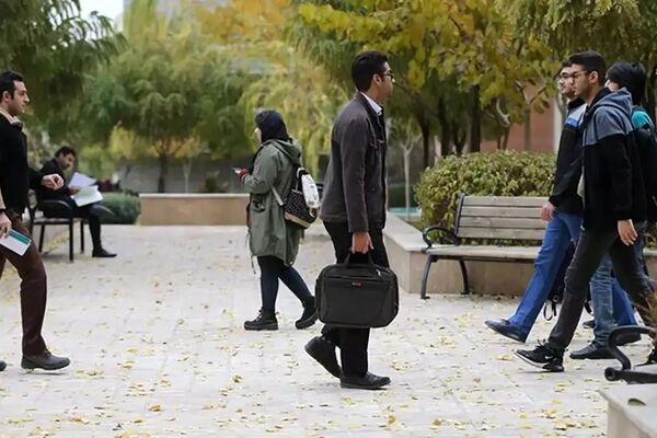 ۱۵درصد از فارغ التحصیلان کارشناسی بدون شغل هستند/ بیکاری دانشگاهیان  2برابر بی‌سوادهاست