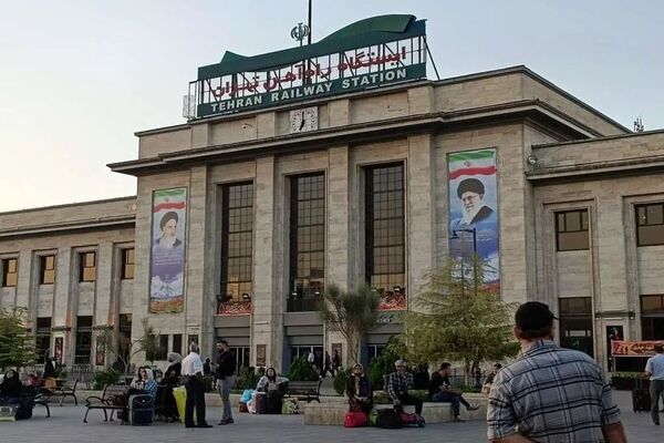 بلیت‌های قطار در دستان دلالان/ مسافران سرگردان در سامانه‌های خرید و فروش