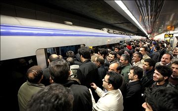 بدحسابی شهرداری کار دست شهروندان داد/ ادامه سریال خرابی‌های مترو