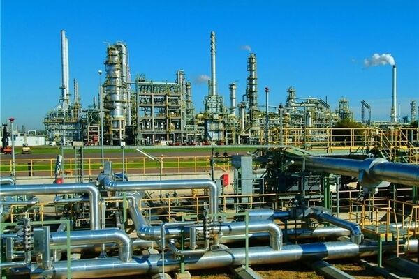 هیئت تجاری عراق از پتروشیمی خرم آباد بازدید کردند