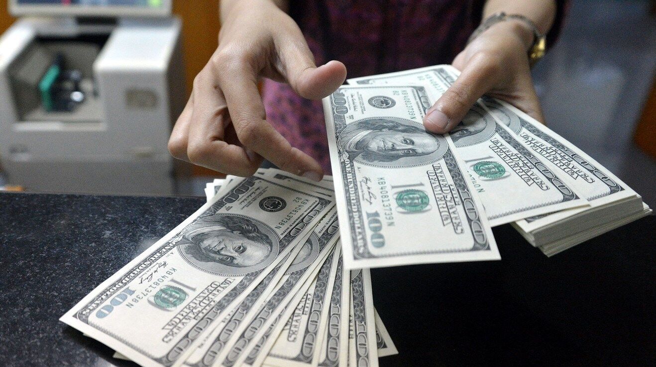 کاهش اندک قیمت دلار در بازار آزاد