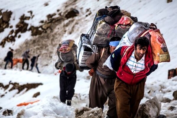کولبران سالانه چقدر کالا به کشور می‌آورند؟