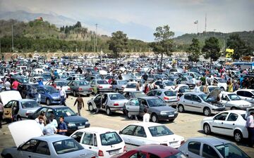 بازار خودرو خالی از مشتری  شد/  پیش بینی قیمت خودرو تا پایان سال