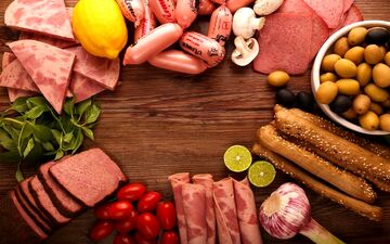 روایتی از علت دو بار افزایش نرخ سوسیس و کالباس در سال جاری