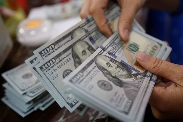افزایش قیمت دلار و بازگشت به کانال 27 هزار تومانی!