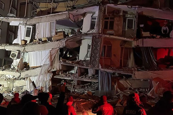 ریزش هولناک یک ساختمان این بار در تبریز / 2 کشته تا کنون