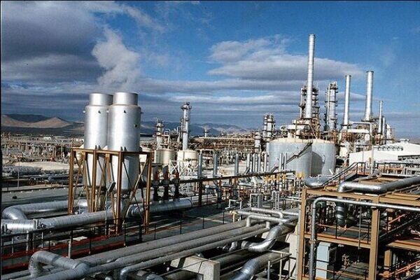 انتقاد از تعهدگریزی دولت در پتروشیمی ایلام