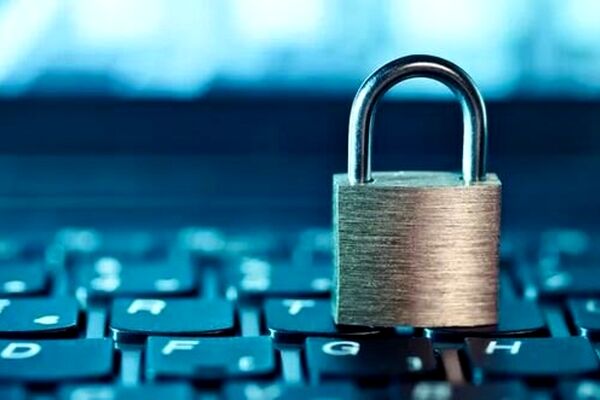 قاضی‌زاده هاشمی: فیلترینگ سرعت اینترنت را کاهش داد