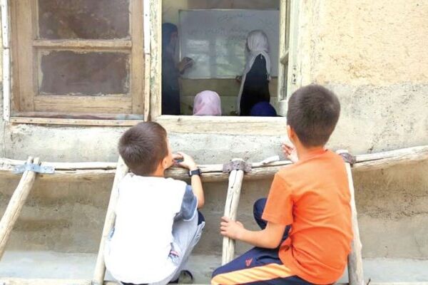 زنگ هشدار ترک تحصیل در کشور / دوری پسران از نیمکت‌های مدرسه