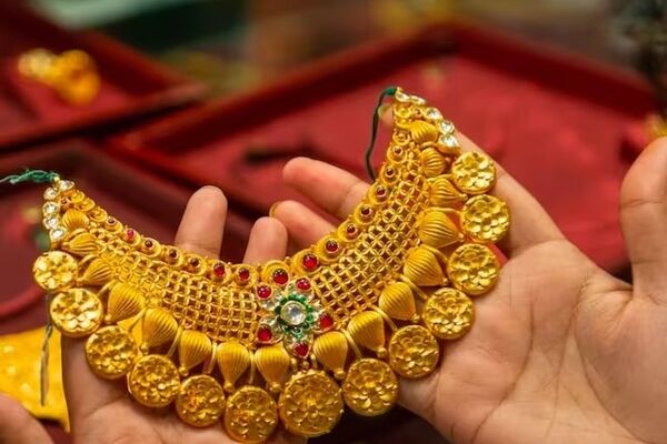 قانون مجلس علیه طلافروشان/ مالیات بر عایدی سرمایه، بازار طلا را کساد می‌کند؟
