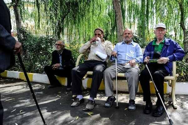 بازنشستگان بخوانند/ حذف این گروه از دریافت وام ۵۰ میلیونی بازنشستگی