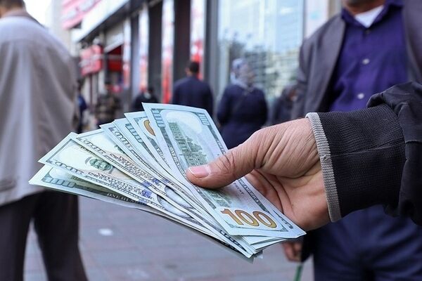 دلار از مرز 60 هزار تومان عبور کرد/بانک طلا راه‌اندازی شود