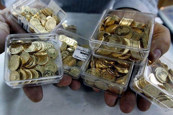 فروش سکه‌ در مرکز مبادله با دلار ۹۰ هزار تومانی