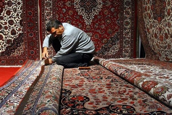 تیغ قاچاقچیان بر تار و پود فرش ایرانی 