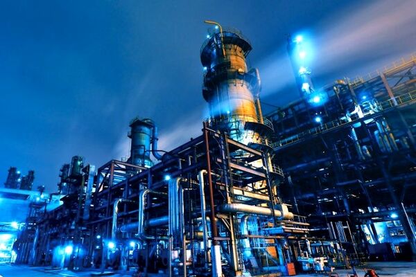 اهمیت ساخت نیروگاه خورشیدی برای صنایع شیمیایی ایران