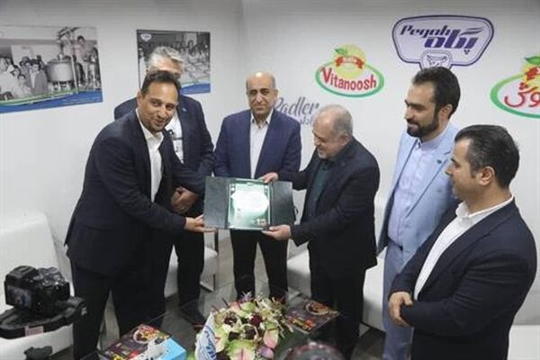 لوح «تنها غرفه برتر» برای «پگاه»