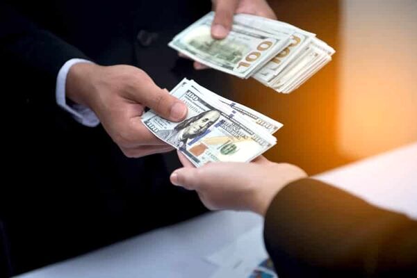 پرش فنر قیمتی دلار در پسا انتخابات/ عبور اسکناس آمریکایی از مرز ۶۲هزار تومان 