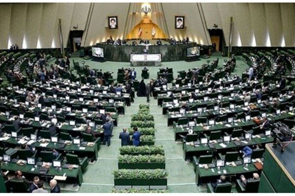 ادامه جنجال‌ها درباره افزایش سن بازنشستگی 