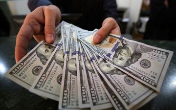 افت ناچیز قیمت دلار در بازار آزاد