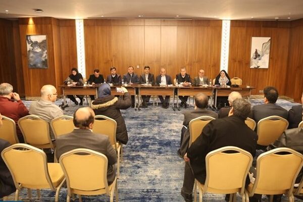 حسن زاده: خروج از شرایط سخت اقتصادی با توسعه تجارت ممکن می‌شود