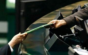  سطح اول لایحه بودجه ۱۴۰۳ کی به  مجلس می‌رود؟ 
