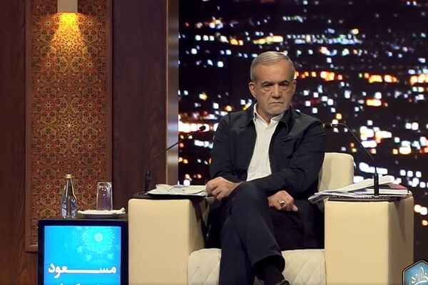 پزشکیان: چرا مردم ما برای یک تکه نان سر خود را در سطل‌های زباله می‌کنند؟ 