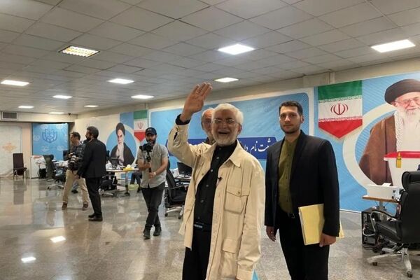 جلیلی: همه دستگاه‌های دولتی باید ارزآور شوند/نسخه نامزد قطعی انتخابات ریاست جمهوری برای بازار ارز