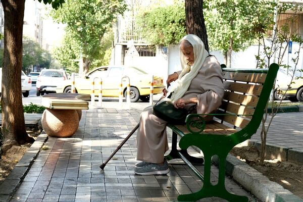 تایید کاهش سن بازنشستگی زنان شاغل/اجرای ماده۱۷ قانون حمایت از خانواده