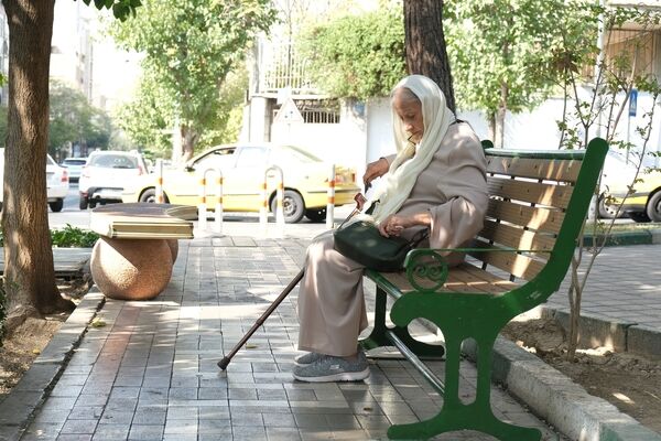 حداکثر و حداقل سن بازنشستگی زنان چقدر است؟ + شرایط 
