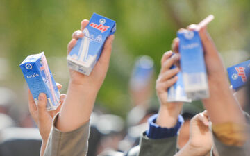پشت پرده توقف توزیع  شیر در مدارس  