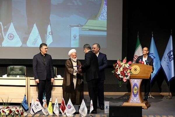 تقدیر از بانک سینا در همایش بانکداری اسلامی
