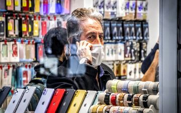 خریداران موبایل بخوانند/ جهش قیمت گوشی تلفن همراه در راه است؟