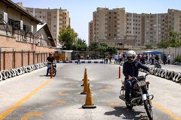چطور یک روزه گواهینامه بگیریم؟/ فراجا موتورسیکلت سواران را فراخواند 