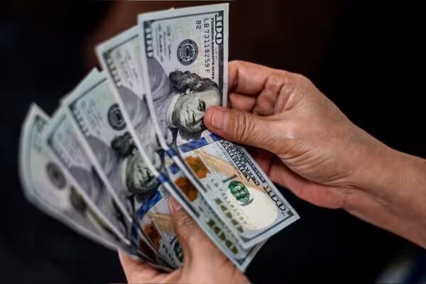 دلار از برآوردهای سال ۱۴۰۰ فراتر رفت