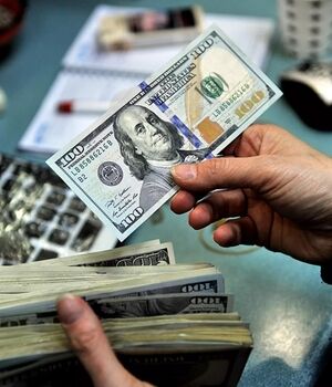 وضعیت پیچیده بازار ارز/دلار ۳۰۰هزار تومان می‌شود؟ 