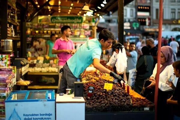 رکورد جذب گردشگر در دست همسایه ایران