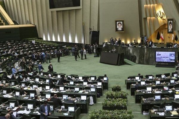 اعتراض نماینده مجلس به میزان حقوق نمایندگان 