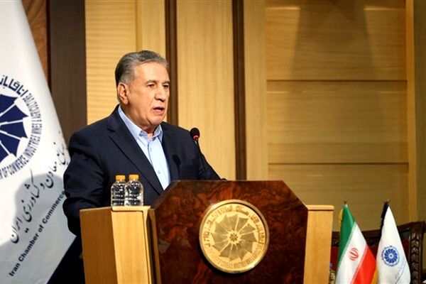 تقدیر رئیس اتاق ایران از پزشکیان بابت جلوگیری از اخلال در صادرات | رعایت حقوق مکتسبه صادرکنندگان الزامی است