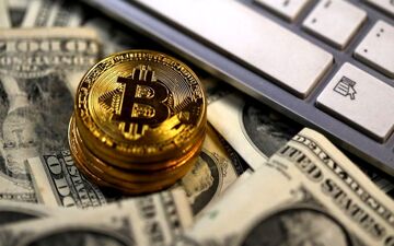 معامله بیت کوین با قیمت ۳۸ هزار دلار /کاهش عرضه بیت کوین در صرافی‌ها