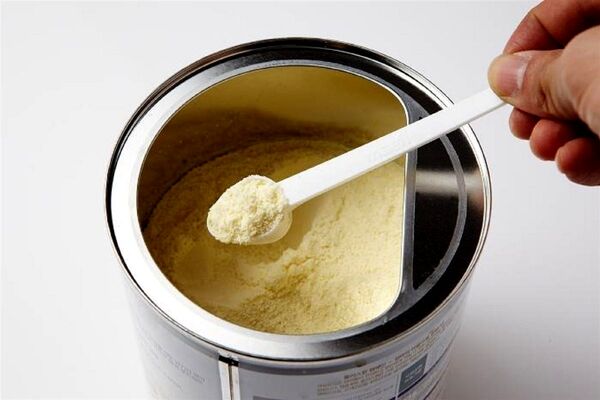 علت کاهش سهمیه شیرخشک نوزادان از ۱۰ به ۴ قوطی چیست؟