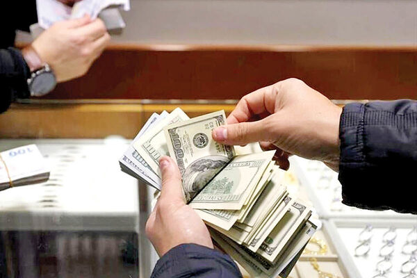 دلار بر قله صعود می‌ماند/ رشد قیمت در بازارهای همسایه