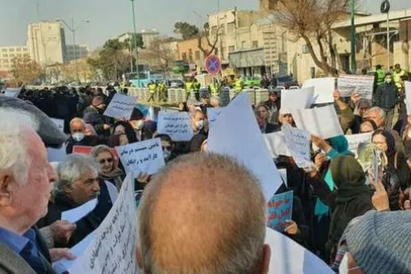 تجمع اعتراضی بازنشسته‌های فرهنگی/مشکل متناسب‌سازی حقوق بازنشستگان چیست؟
