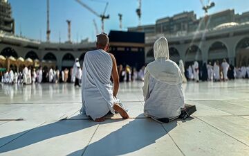 تلاش عربستان برای افزایش ۱۵۶ درصدی توریست در سال ۲۰۳۰ / چرا استقبال از حج تمتع کاهش یافت؟ 