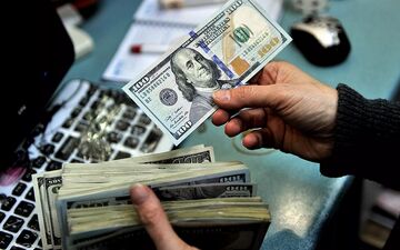 ماهی‌گیری بانک مرکزی از آب گل آلود انتخابات/ خداحافظی رسمی با دلار 4200تومانی+ سند