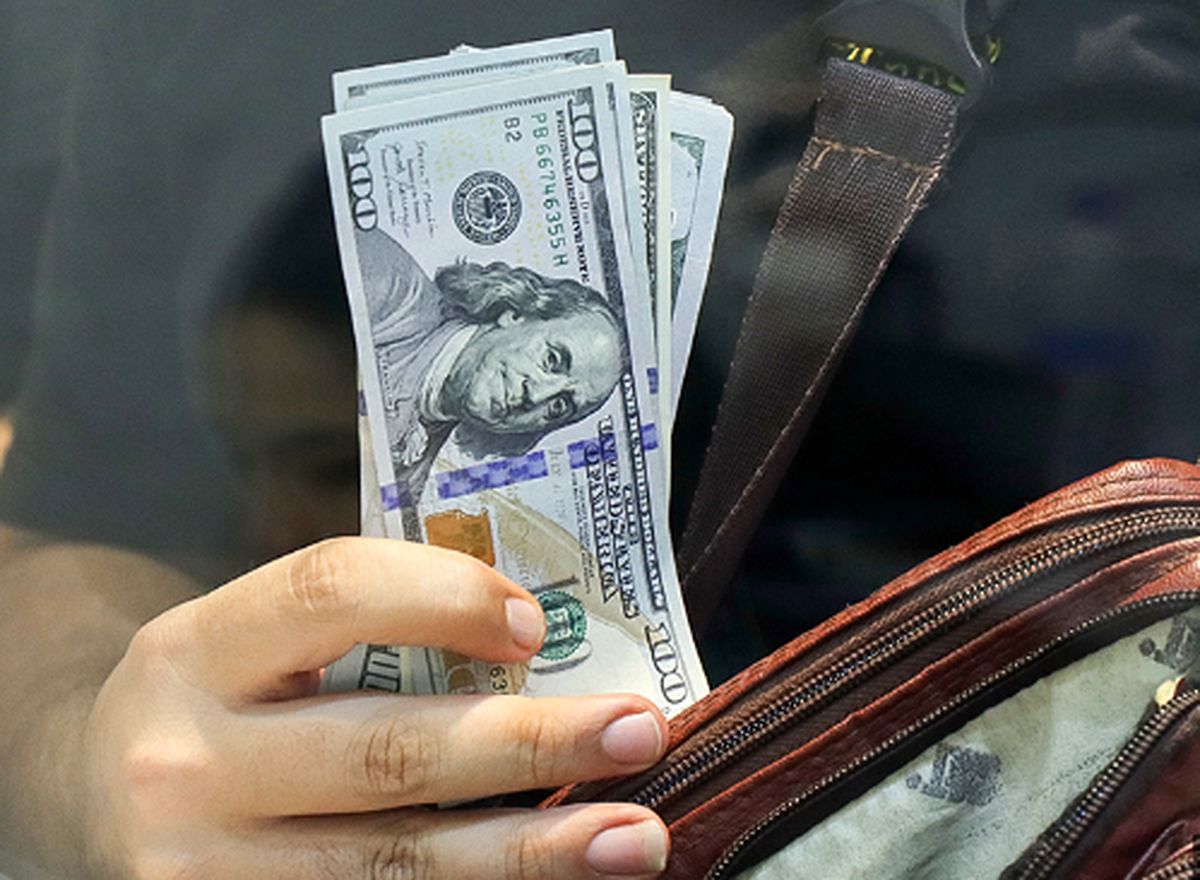 توقف فروش ارز سهمیهای به دستور بانک مرکزی