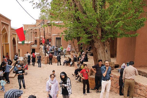 راهنمایان گردشگری چقدر حقوق می‌گیرند؟